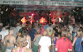 Flounders Dancing Crowd!